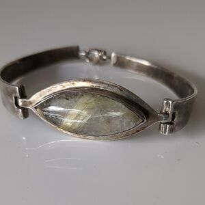 Elegant Silver Bracelet with Gemstone